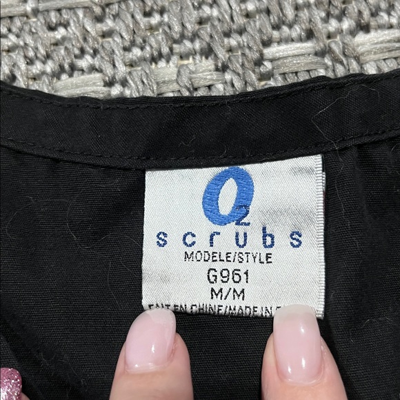 02 Scrubs | Black V-Neck Scrub Top with Stitched Waist Detail - Picture 2 of 8